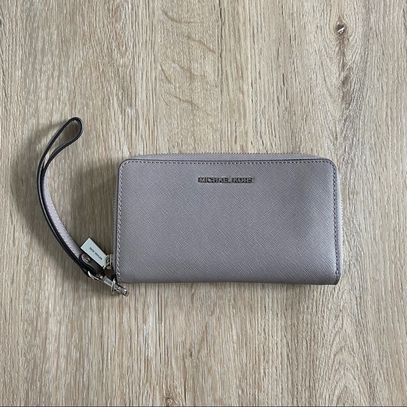 Michael Kors Wallet - Picture 1 of 5